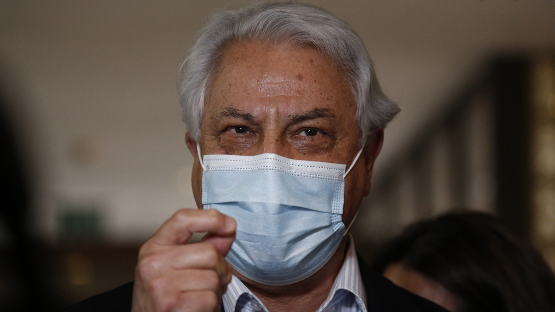 Naranjo preparó defensa de 1.300 páginas para aplazar votación de acusación a Piñera