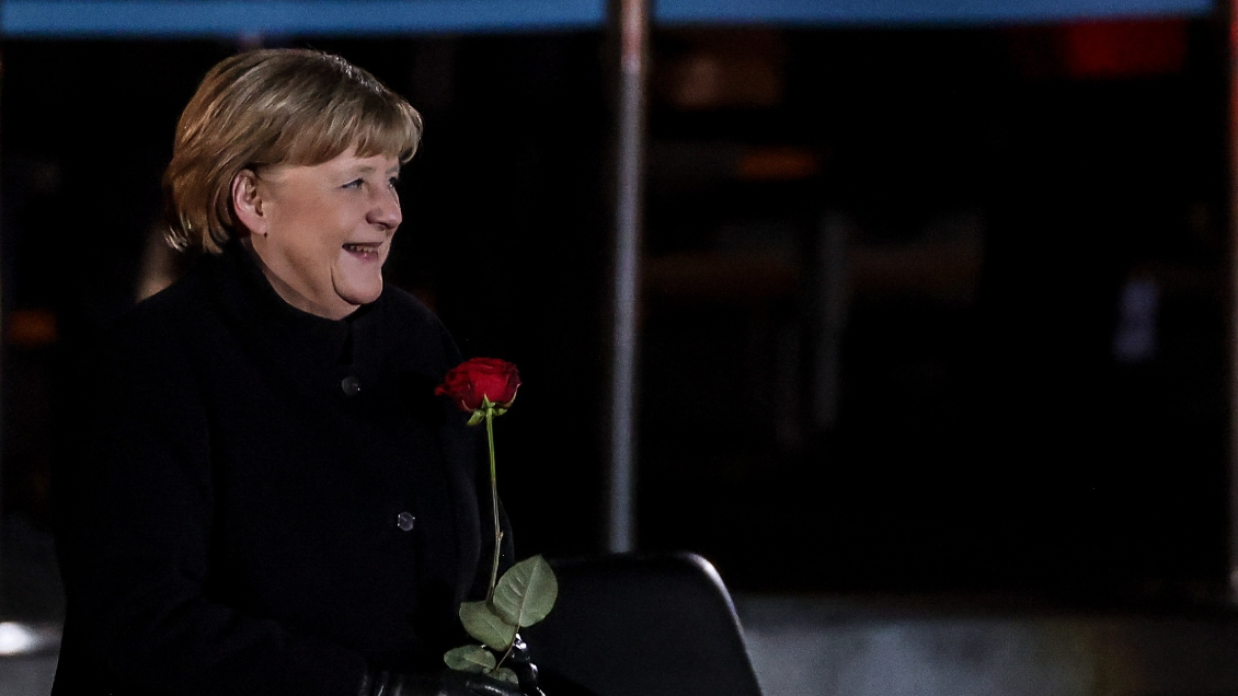 A días de culminar su mandato de 16 años, Merkel alentó a los alemanes a vacunarse