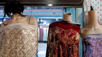   Talibanes ordenan a comerciantes 