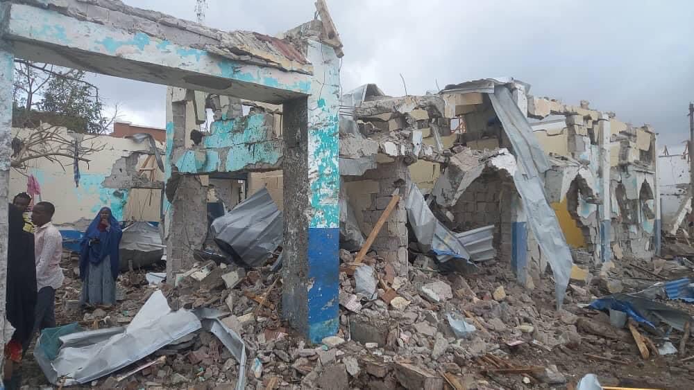 Ministros y legisladores resultaron heridos en un ataque yihadista a un hotel en Somalia Ministros y legisladores resultaron heridos en un ataque yihadista a un hotel en Somalia