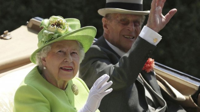 Los restos de Isabel II descansan ya junto a su esposo en la tumba de los reyes de Windsor