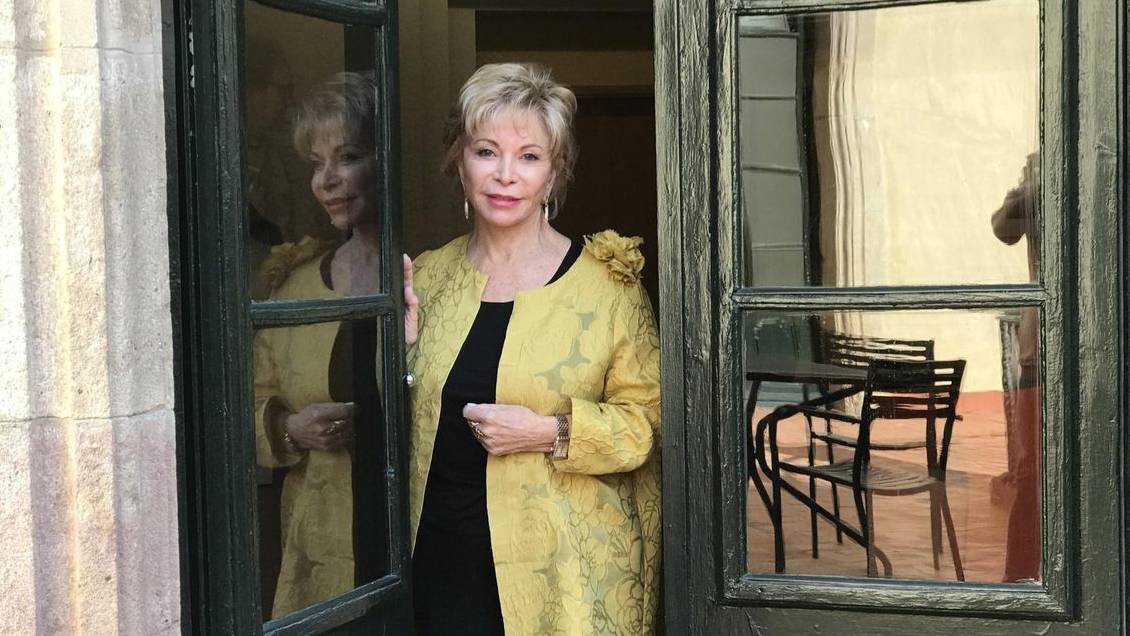 Isabel Allende recuerda los 40 años de la publicación de Isabel Allende recuerda los 40 años de la publicación de