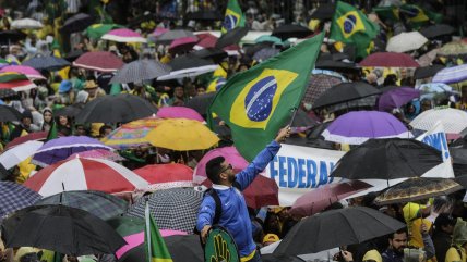   El bolsonarismo va a las puertas de los cuarteles y pide un golpe contra Lula 