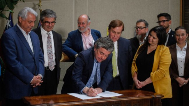 Humo blanco en la comisión mixta: Presupuesto 2023 quedó listo para ser analizado por plenos del Congreso