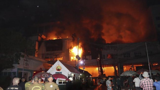 Incendio en un casino deja al menos 25 muertos en Camboya