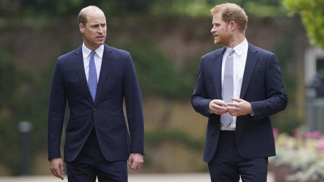 Príncipe Harry aseguró que su hermano William lo agredió físicamente