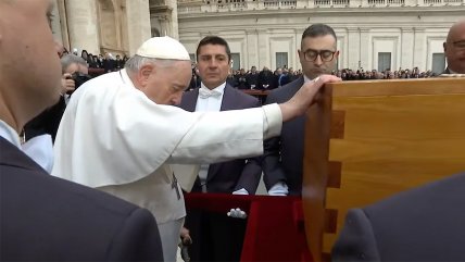   Así fue el último adiós de Francisco a Benedicto XVI antes de ser sepultado 