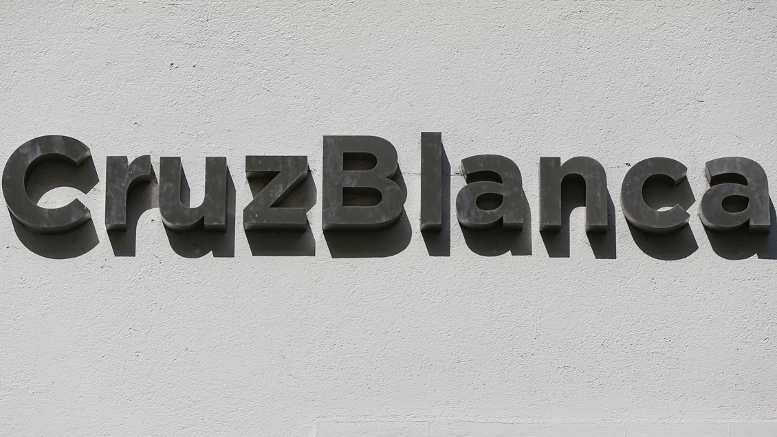 Clínica Indisa advirtió que isapre Cruz Blanca está incumpliendo reajuste por IPC