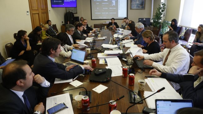 Comisión de Hacienda de la Cámara votará hasta despachar la reforma tributaria este lunes