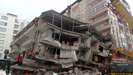  Terremoto en Turquía y Siria deja una serie de edificios colapsados  