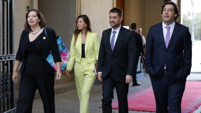 Diputados del PS se reunieron con la ministra Tohá antes del comité político