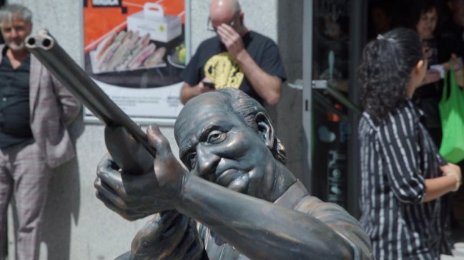   Artista chileno causa expectación en Madrid con escultura de Juan Carlos I 