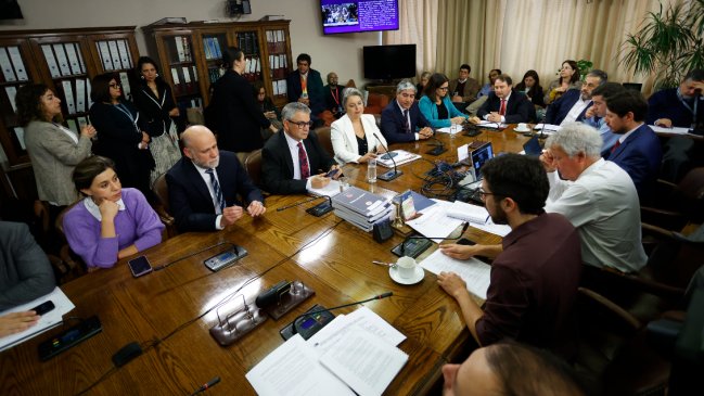 Comisión de Trabajo de la Cámara aprobó en general el reajuste al sueldo mínimo