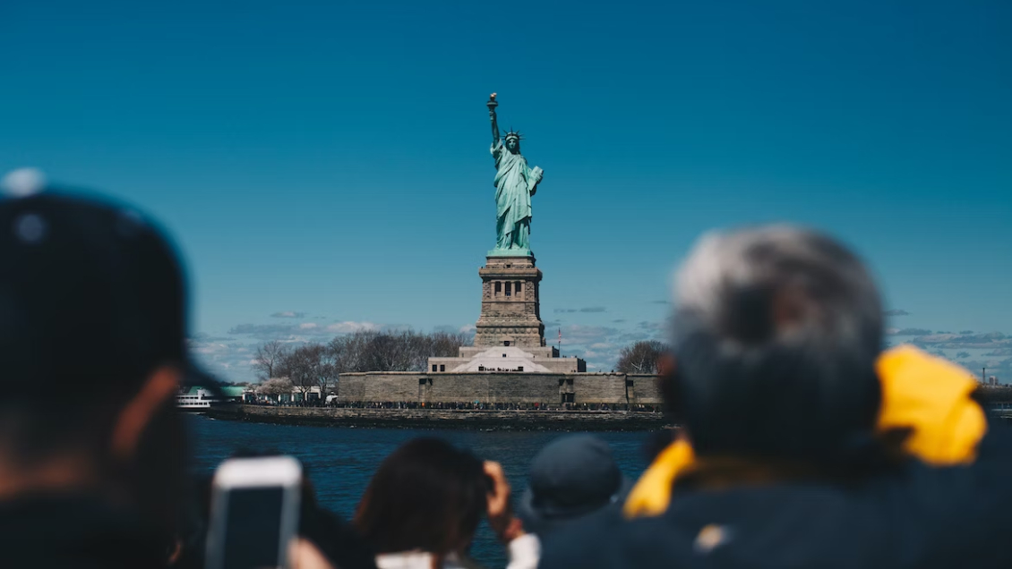 Nueva York pidió a tribunal suspender norma que le obliga a acoger inmigrantes