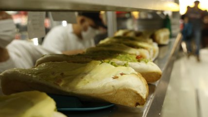   Completos, el festejo de los comensales al almuerzo 