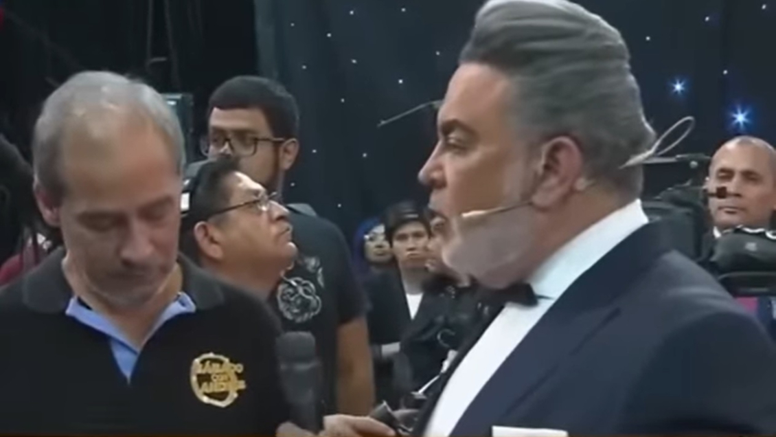 Animador de televisión causa repudio al despedir a productor en vivo: Animador de televisión causa repudio al despedir a productor en vivo: