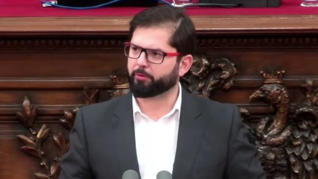 Boric pidió a los consejeros una nueva Constitución 