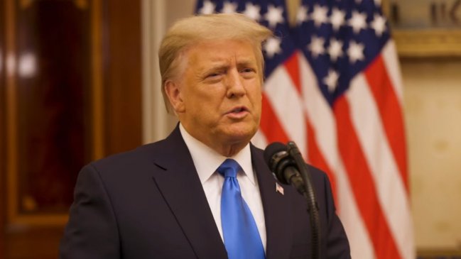 Trump revela que fue acusado judicialmente de manejar documentos clasificados