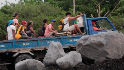  Más de 12.800 evacuados por riesgo de erupción del volcán Mayón en Filipinas  