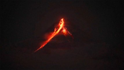  Filipinas: Timelapse muestra lengua de lava arrojada por el volcán Mayón 