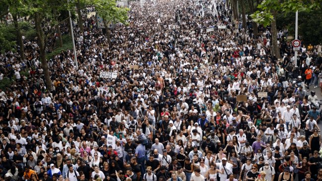   Gobierno francés pidió no generalizar sobre la policía por caso concreto de joven asesinado 