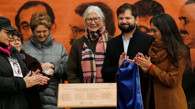 Gobierno homenajeó en La Moneda a periodistas asesinados durante la dictadura