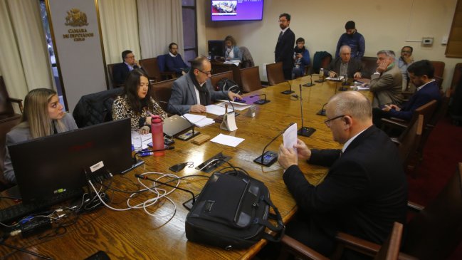 Comisión revisora de la Cámara recomendó rechazar acusación constitucional contra Ávila