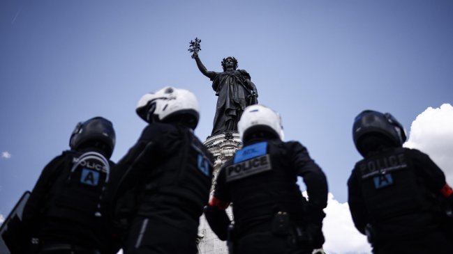  Al menos 96 detenidos y 255 autos quemados en día nacional de Francia  