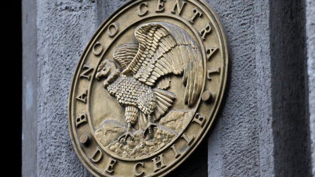 Expertos prevén baja importante en tasa de interés y que inflación se acerque a 4% este año