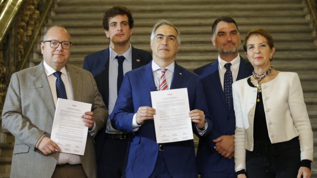 50 años: Chile Vamos firmó declaración propia y se bajó de acto en La Moneda