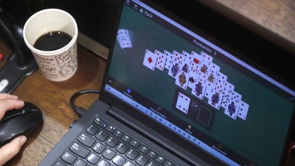   Jugando solitario: La foto del día del Consejo Constitucional 