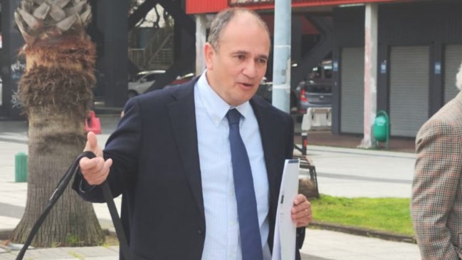 Querellante, testigo e imputado: Gobernador del Biobío declaró en Fiscalía por convenios
