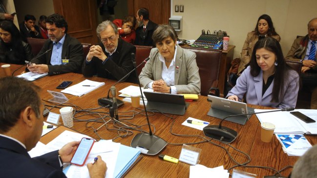 Primer paso: Comisión aprobó idea de legislar la ley corta de isapres