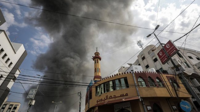 Israel corta totalmente el suministro de electricidad, alimentos y combustible a Gaza