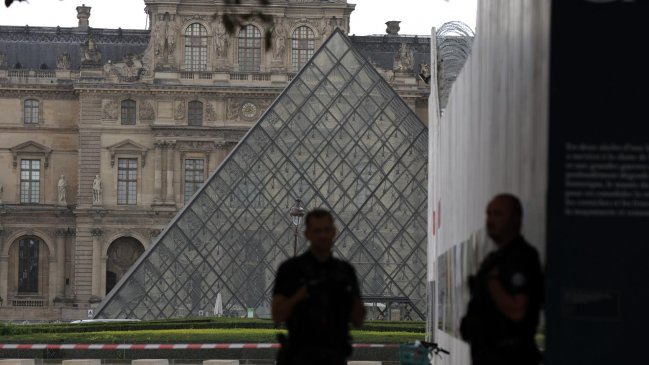 Evacuaciones del Louvre y Versalles en pleno temor a nuevo atentado islamista en Francia