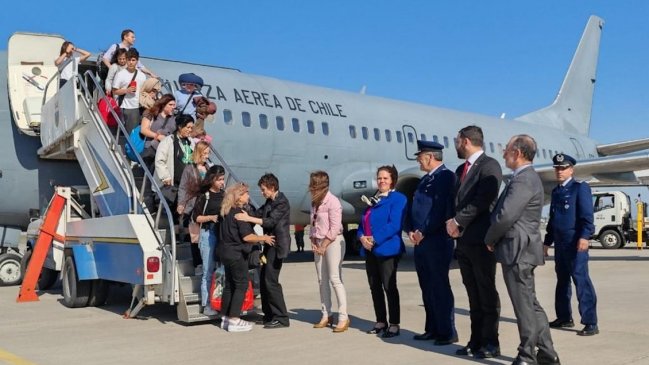 Chilenos evacuados desde Israel aterrizan en el Aeropuerto de Santiago