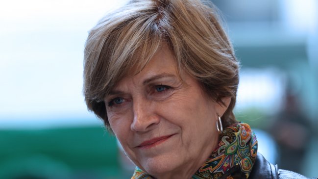 Matthei no quiso revelar si aprobará o rechazará la propuesta de Constitución