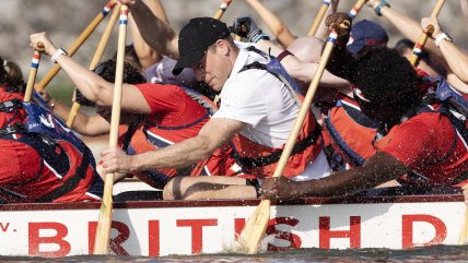 De visita en Singapur: Príncipe William practicó el remo en barcos dragón    De visita en Singapur: Príncipe William practicó el remo en barcos dragón
