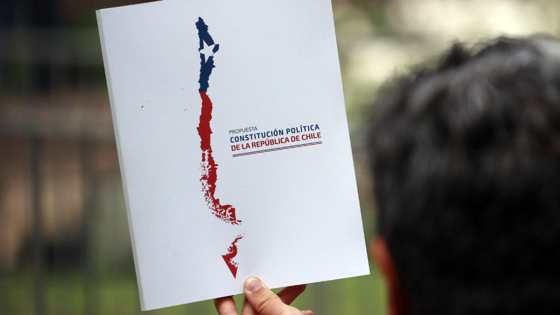 Senador Coloma defiende texto constitucional: 