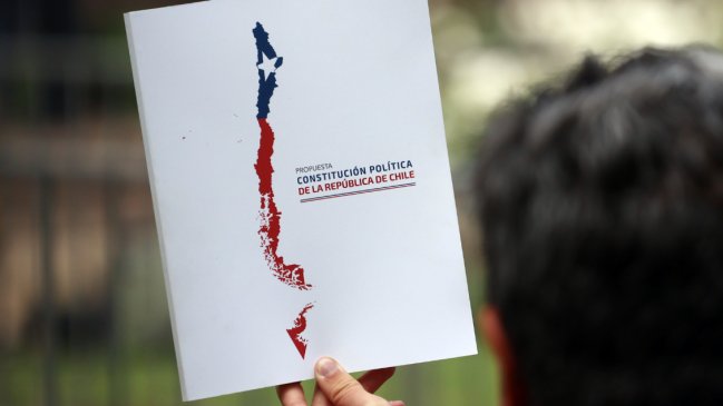 Senador Coloma defiende texto constitucional: 