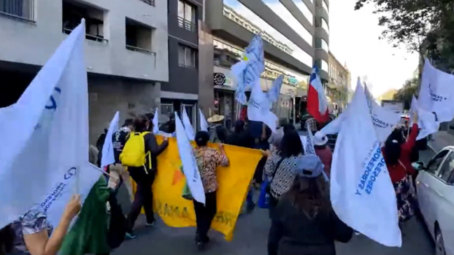 Profesores de Atacama llegaron a Santiago y esperan reunirse con Boric