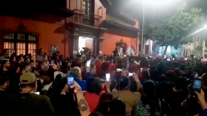   Miles de personas despiden a Joan Jara en el Centro de Danza Espiral 