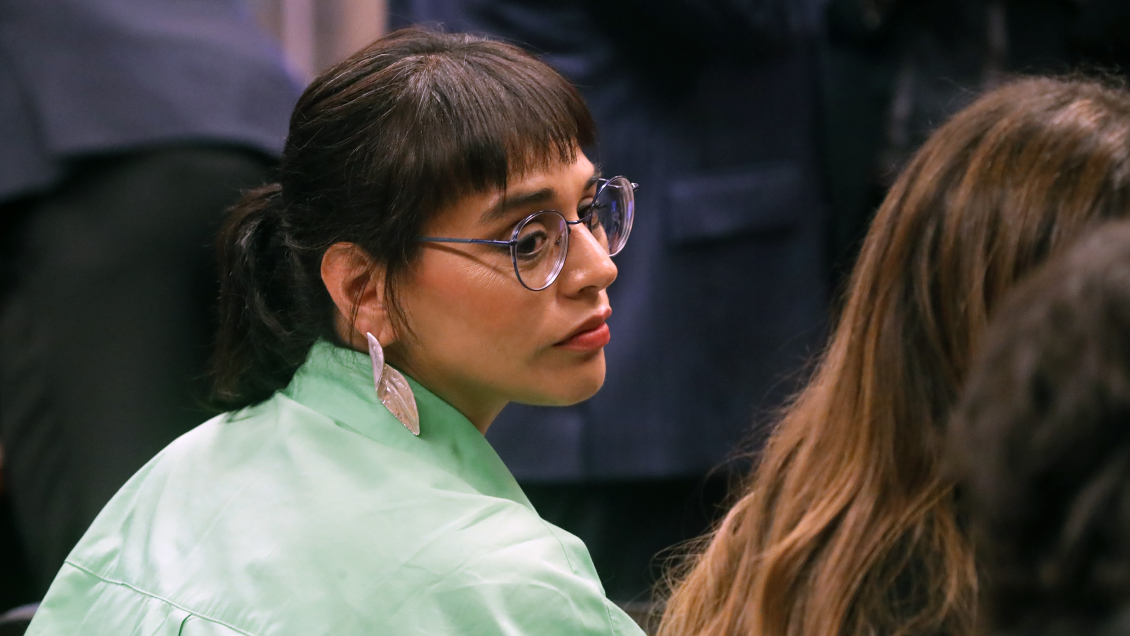 Formalizada por fraude, Karina Oliva quedó con arresto domiciliario nocturno