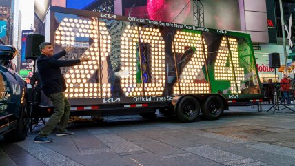   Ya están en Times Square los números que darán la bienvenida al 2024 