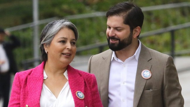 Jara negó haber ido a la casa de Zalaquett con permiso de Boric