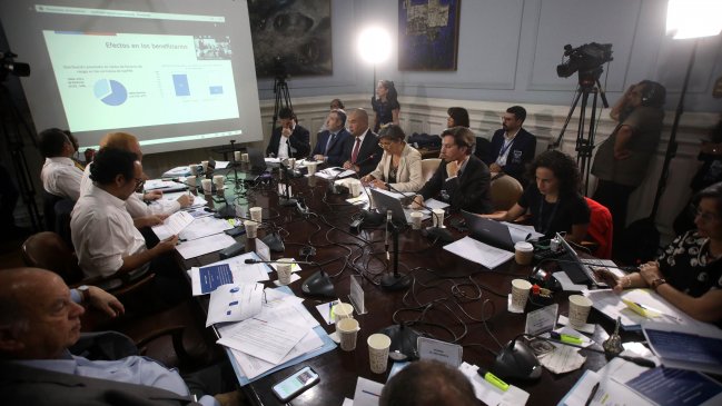 Ley corta de isapres: Comisión de Hacienda aprobó reajuste de precios bases de planes