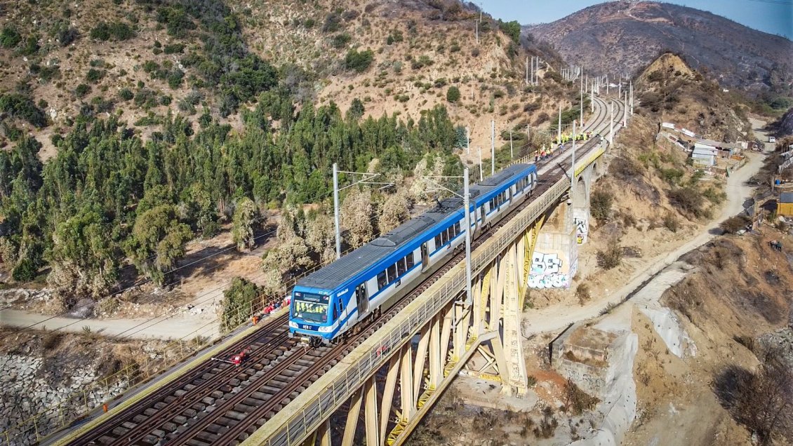 Metro de Valparaíso repuso el servicio completo de la red tras los incendios