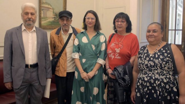 Militante PS denuncia que Hassler utilizó oficina municipal con fines electorales