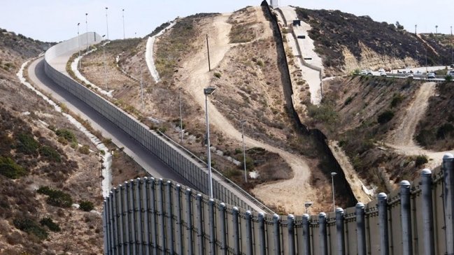 Irán estudia levantar un muro de hormigón en su frontera con Afganistán