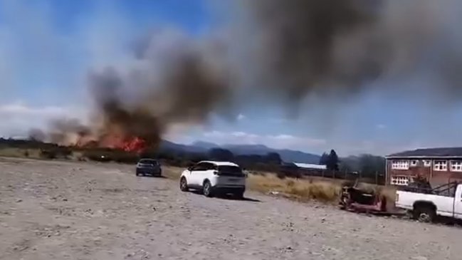   Incendio forestal provocó evacuación preventiva de escuela rural en Puerto Montt 